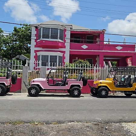 Da Pink And White Palace Hostel Nassau Exterior photo