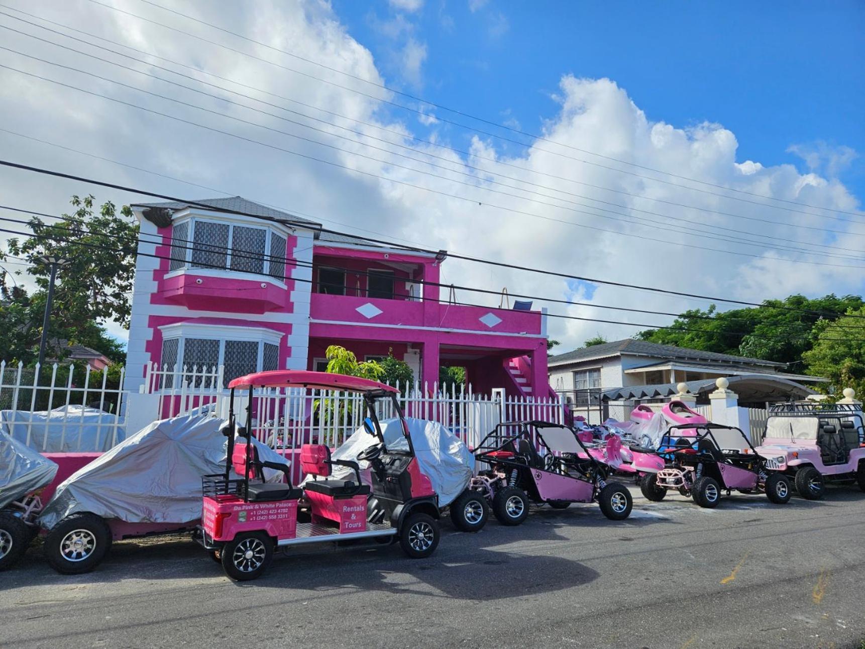 Da Pink And White Palace Hostel Nassau Exterior photo